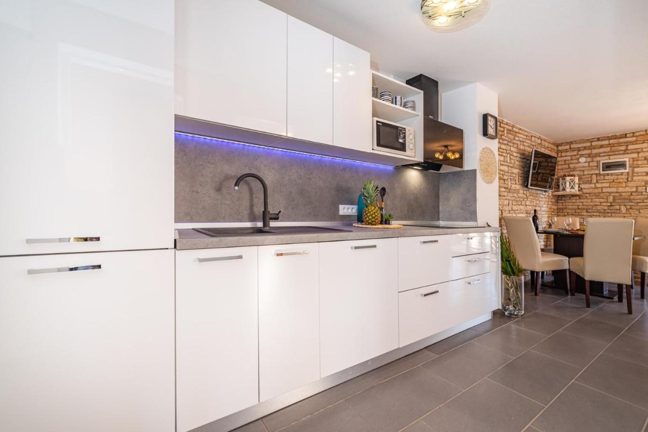 Maia Lena Apartment Jasenice  Exterior photo